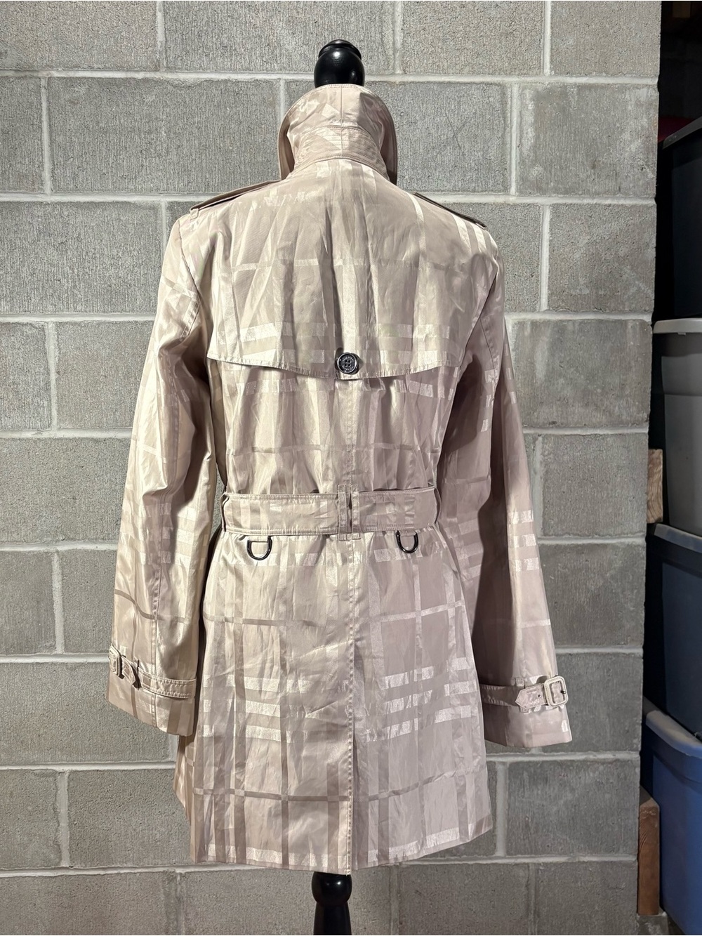 Burberry trench coat. - Picture 6 of 16